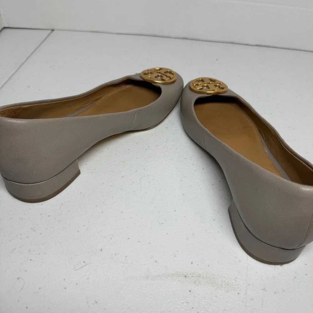 Tory Burch Ballet Flats French Gray Leather Round Toe Gold Logo Womens Sz 5M EUC